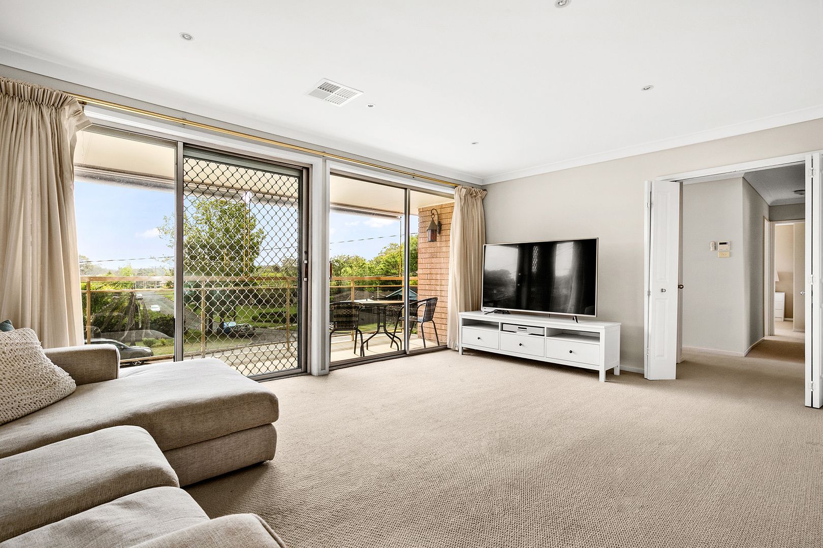 7 Eames Avenue, Baulkham Hills NSW 2153, Image 2