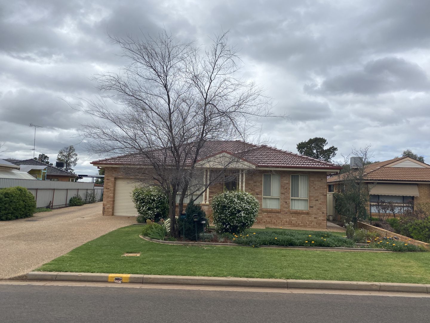 17a Clifton Boulevard Griffith Nsw 2680 Villa For Rent 360 Domain