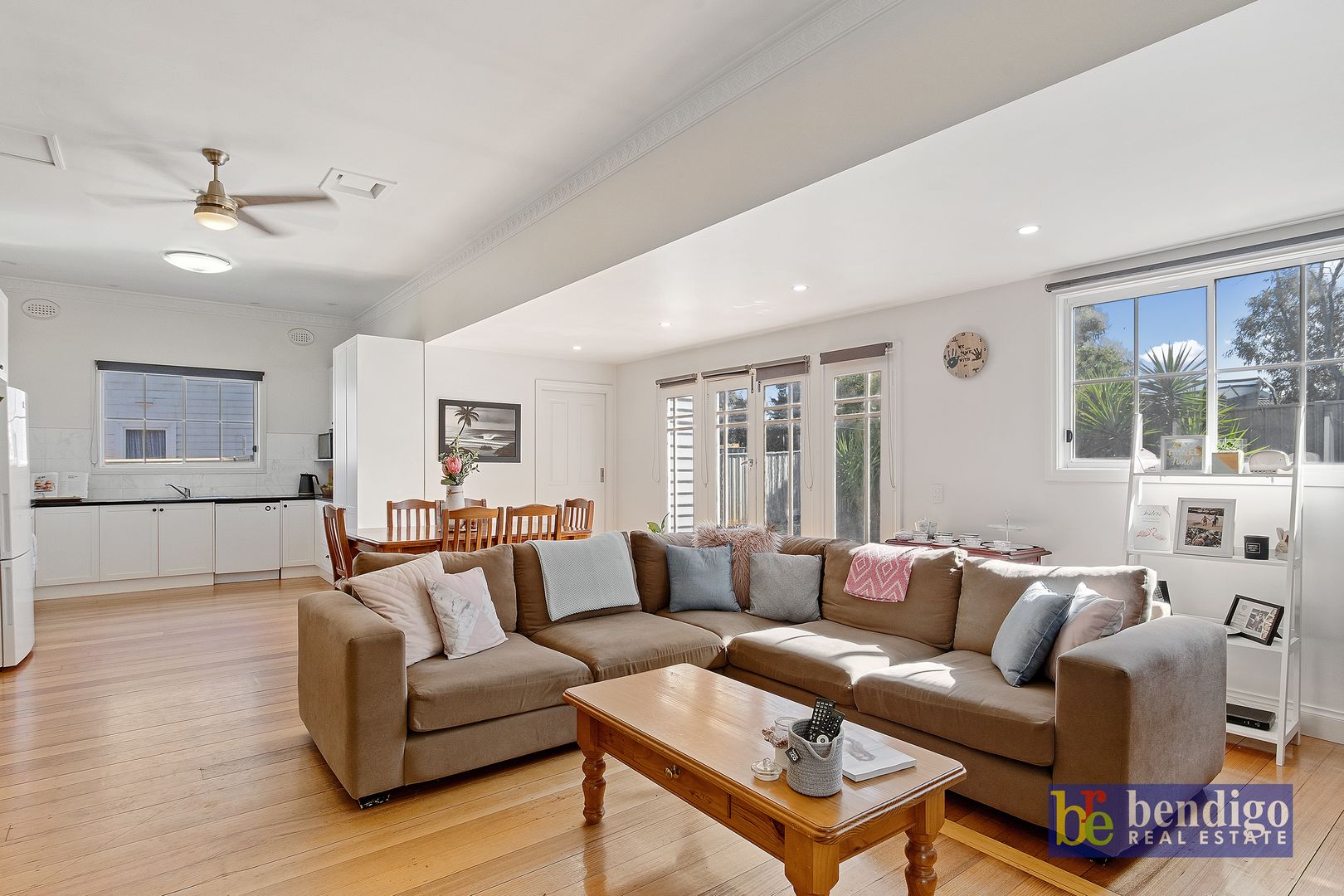 14 Cambridge Crescent, White Hills VIC 3550, Image 2