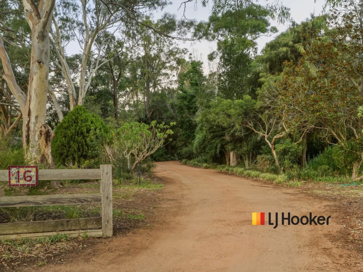 16 Warren Road, Narromine NSW 2821