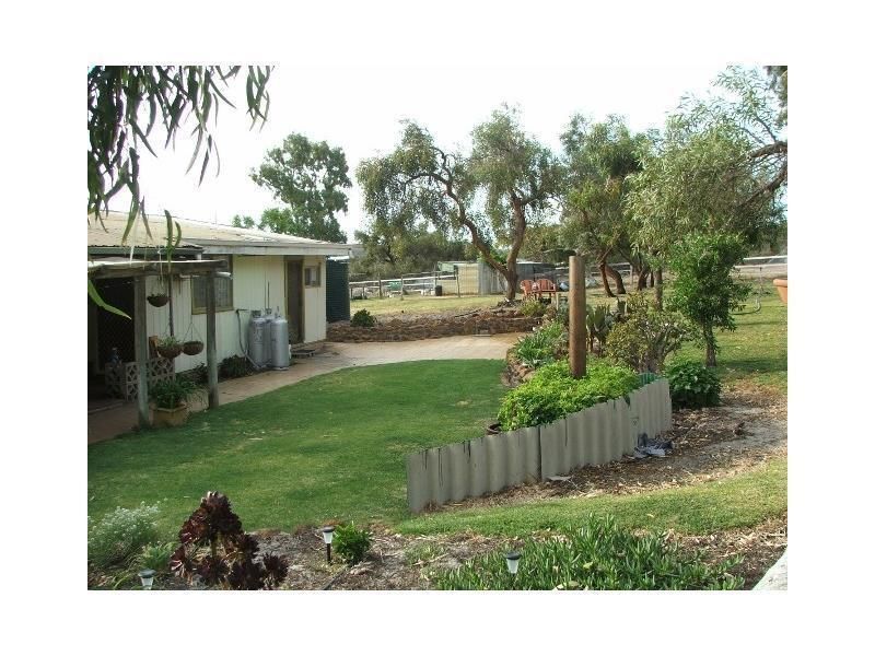 Erim Downs 19094 Brand Highway, Warradarge WA 6518, Image 2