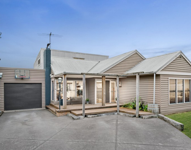 11 Conifer Avenue, Brooklyn VIC 3012