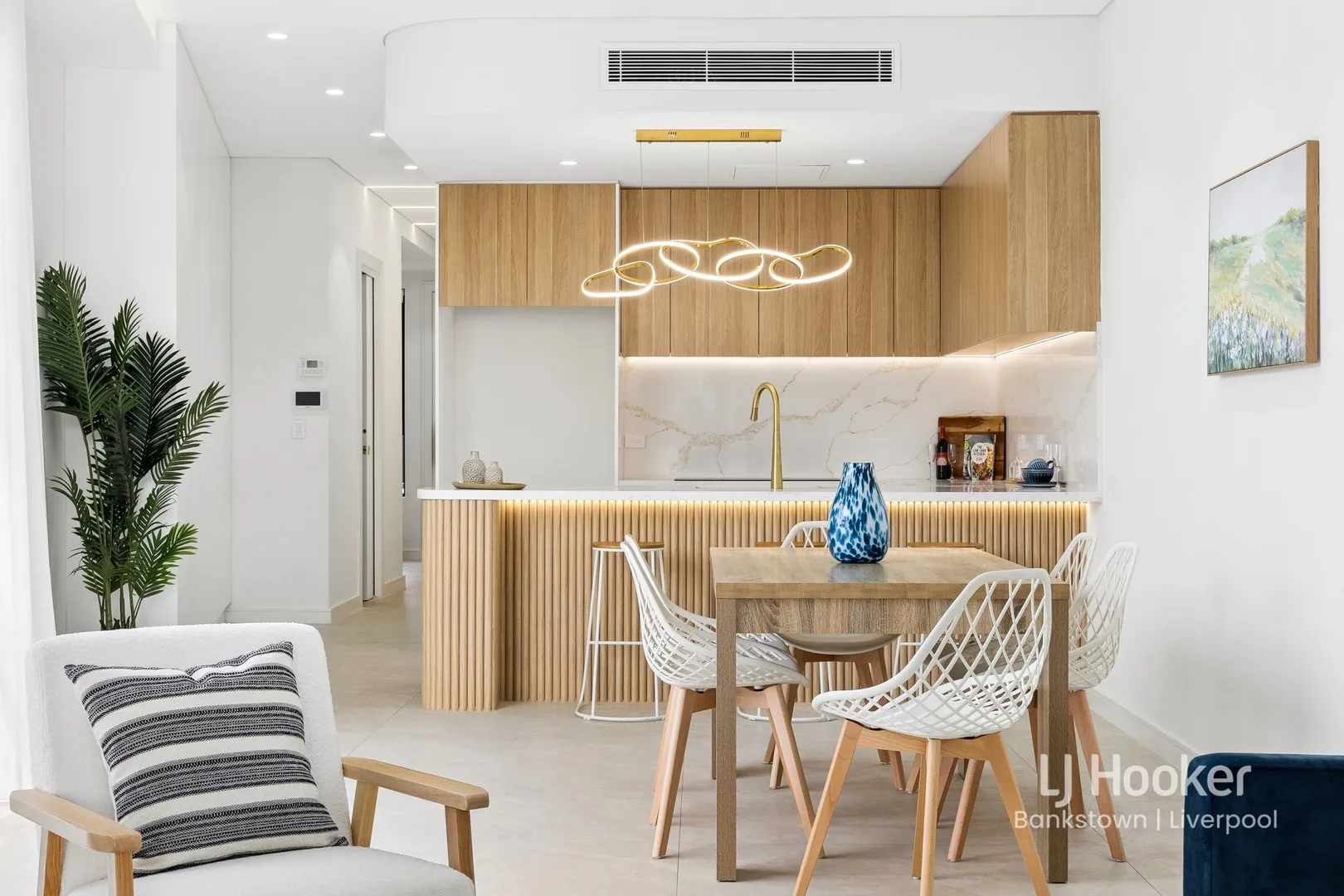 Brand New Architectural Residence with Premium Finishes & Effortless Family Living – pohled 3