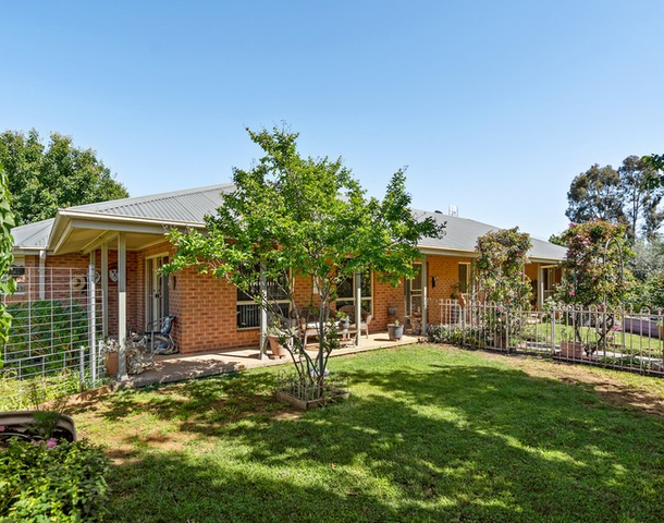 8 Post Place, Lake Albert NSW 2650