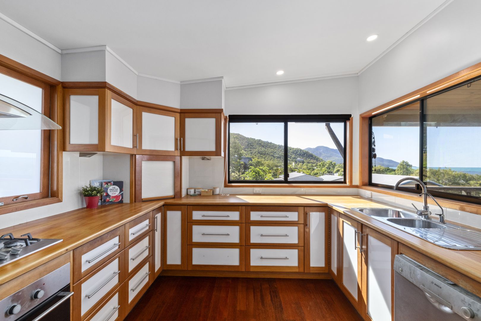 71 Gloucester Ave, Hideaway Bay QLD 4800, Image 1