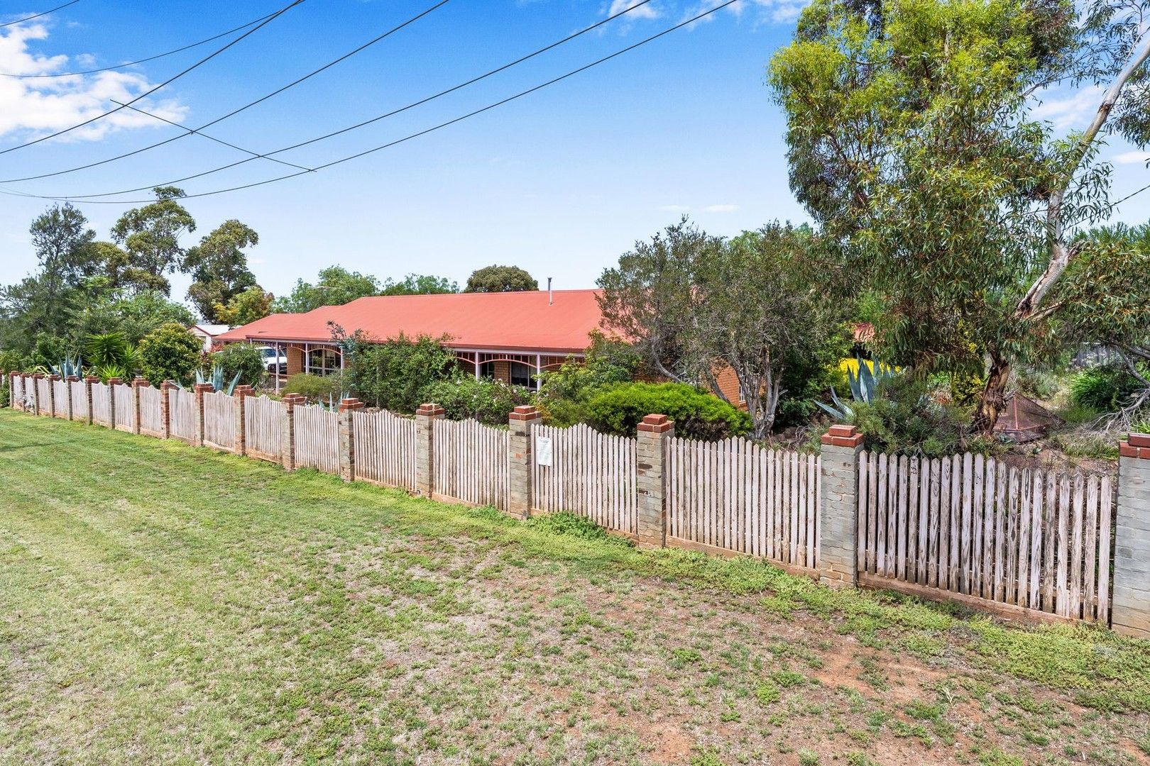 4 bedrooms House in 10 Barry Street MADDINGLEY VIC, 3340