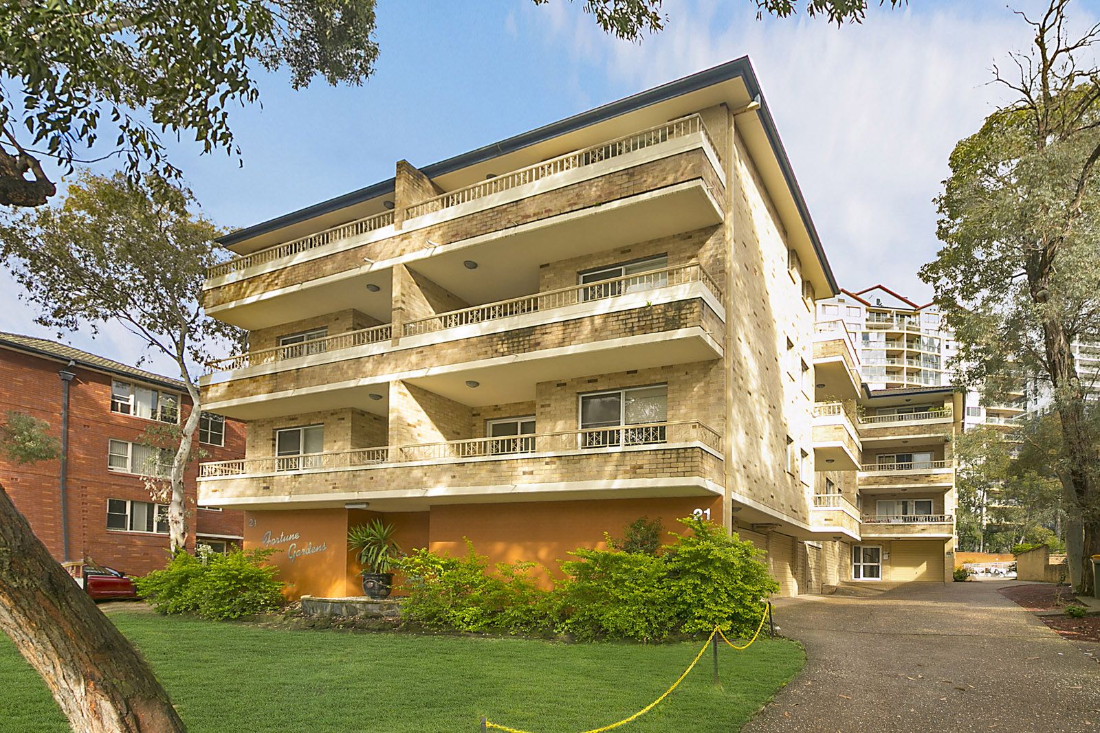 2 bedrooms Apartment / Unit / Flat in 1/21 Gloucester Road HURSTVILLE NSW, 2220