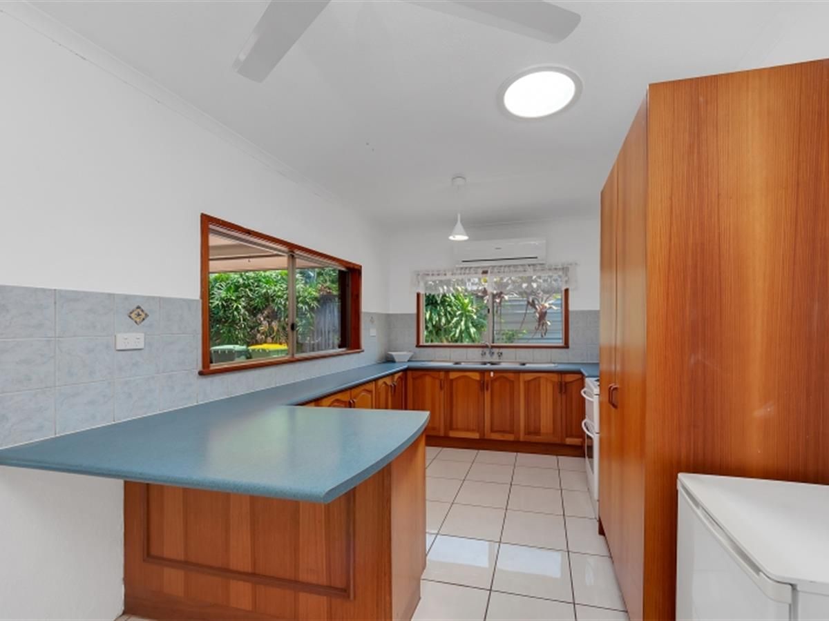 2/5 Anderson Street, Trinity Beach QLD 4879, Image 2