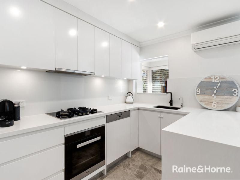 2 bedrooms Apartment / Unit / Flat in 5/40 Golf Avenue MONA VALE NSW, 2103