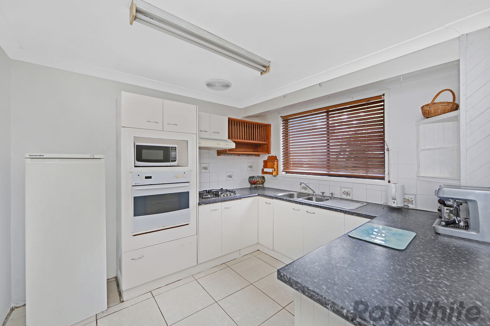 12 Waverley Road, Mannering Park NSW 2259, Image 1