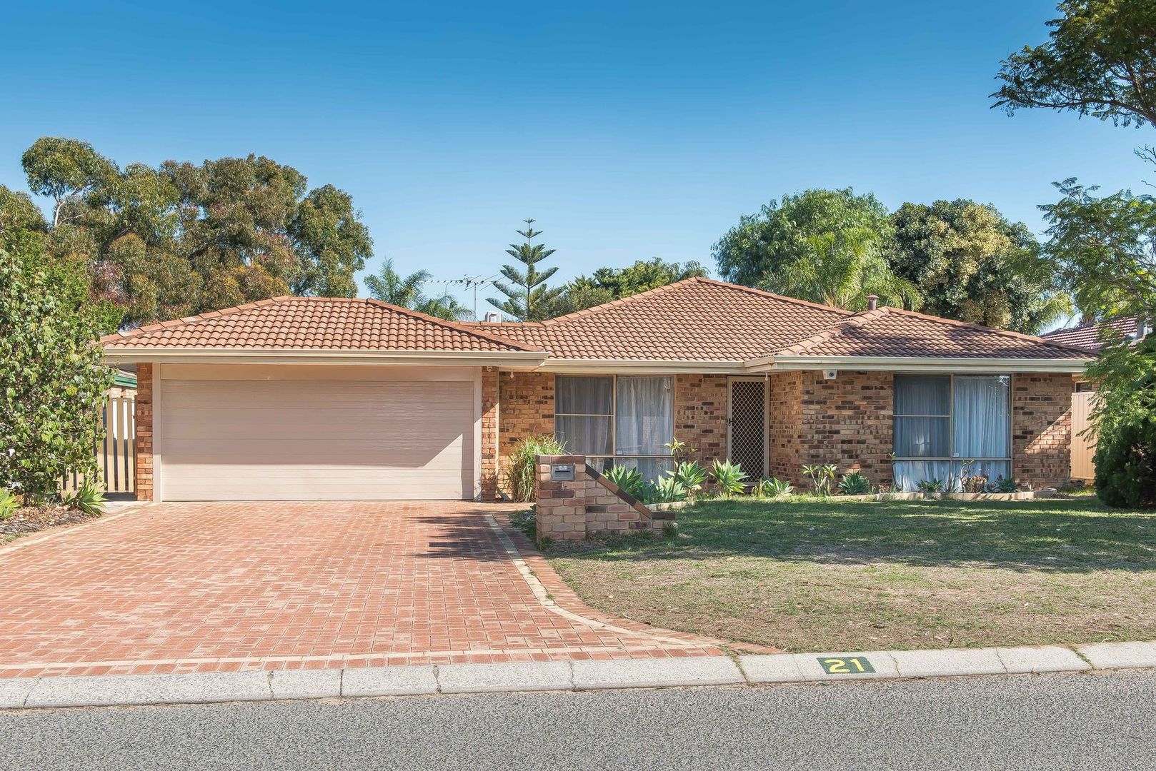 21 Manapouri Meander, Joondalup WA 6027 House For Sale Domain