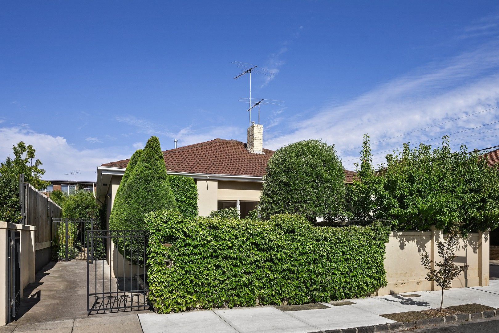 3 bedrooms House in 5 Garden Street ELSTERNWICK VIC, 3185
