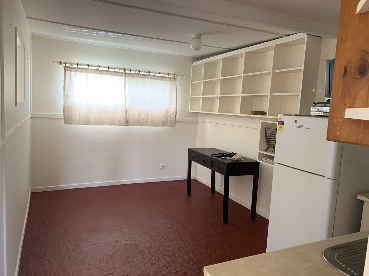 1 bedrooms Apartment / Unit / Flat in 3/3 Viburnum Street VARSITY LAKES QLD, 4227