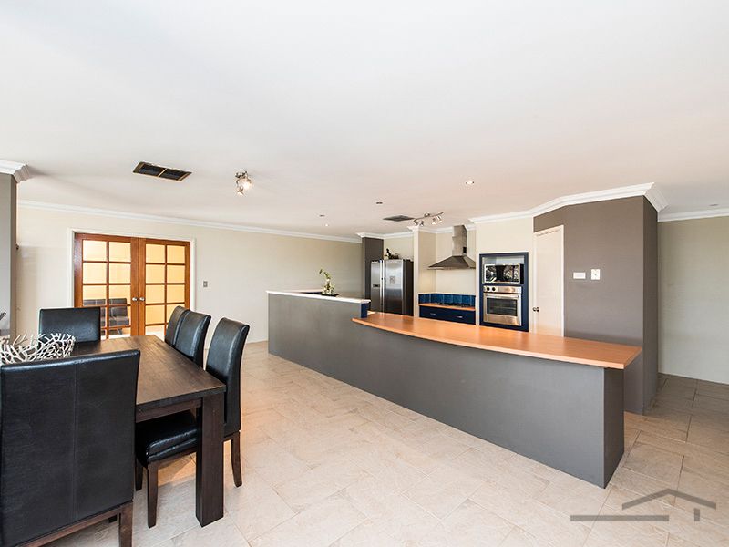 15 Waratah Circle, Halls Head WA 6210, Image 2