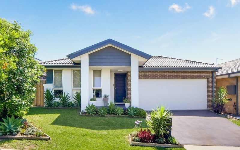 4 bedrooms House in 3 Hassall Way GLENMORE PARK NSW, 2745