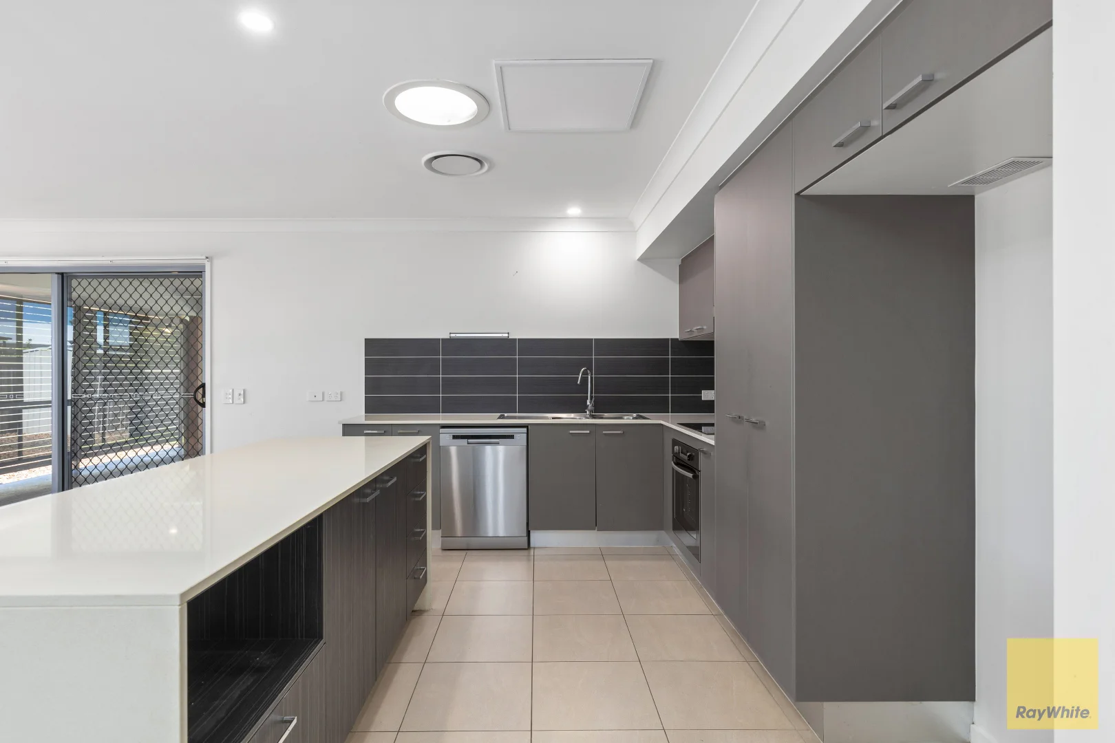 Additional image 5 of 13 Canterbury Road, Emerald QLD 4720