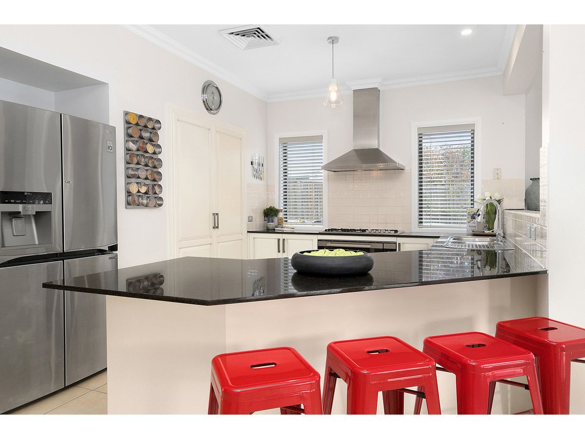 42 Hindmarsh Avenue, Camden Park NSW 2570, Image 2