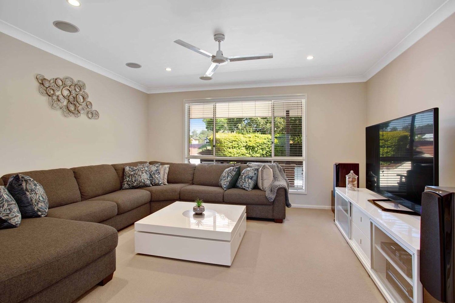 25 Lochend Circuit, East Maitland NSW 2323, Image 2