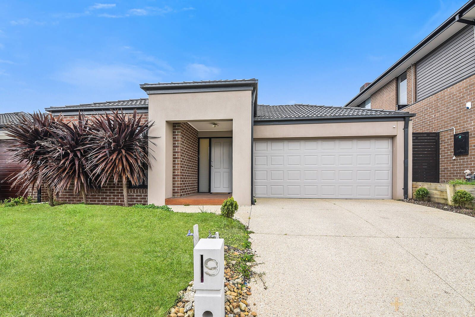 9 Thistle Drive, Clyde North VIC 3978, Image 0