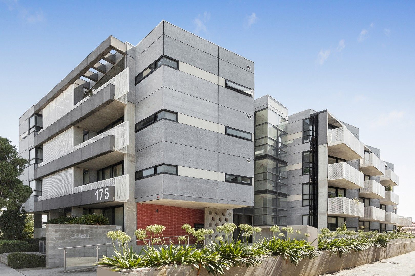 2 bedrooms Apartment / Unit / Flat in 8/175 Kangaroo Road HUGHESDALE VIC, 3166