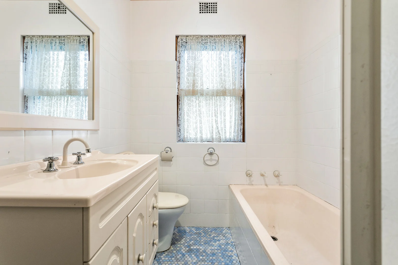 Additional image 9 of 342 Northcliffe Drive, Lake Heights NSW 2502