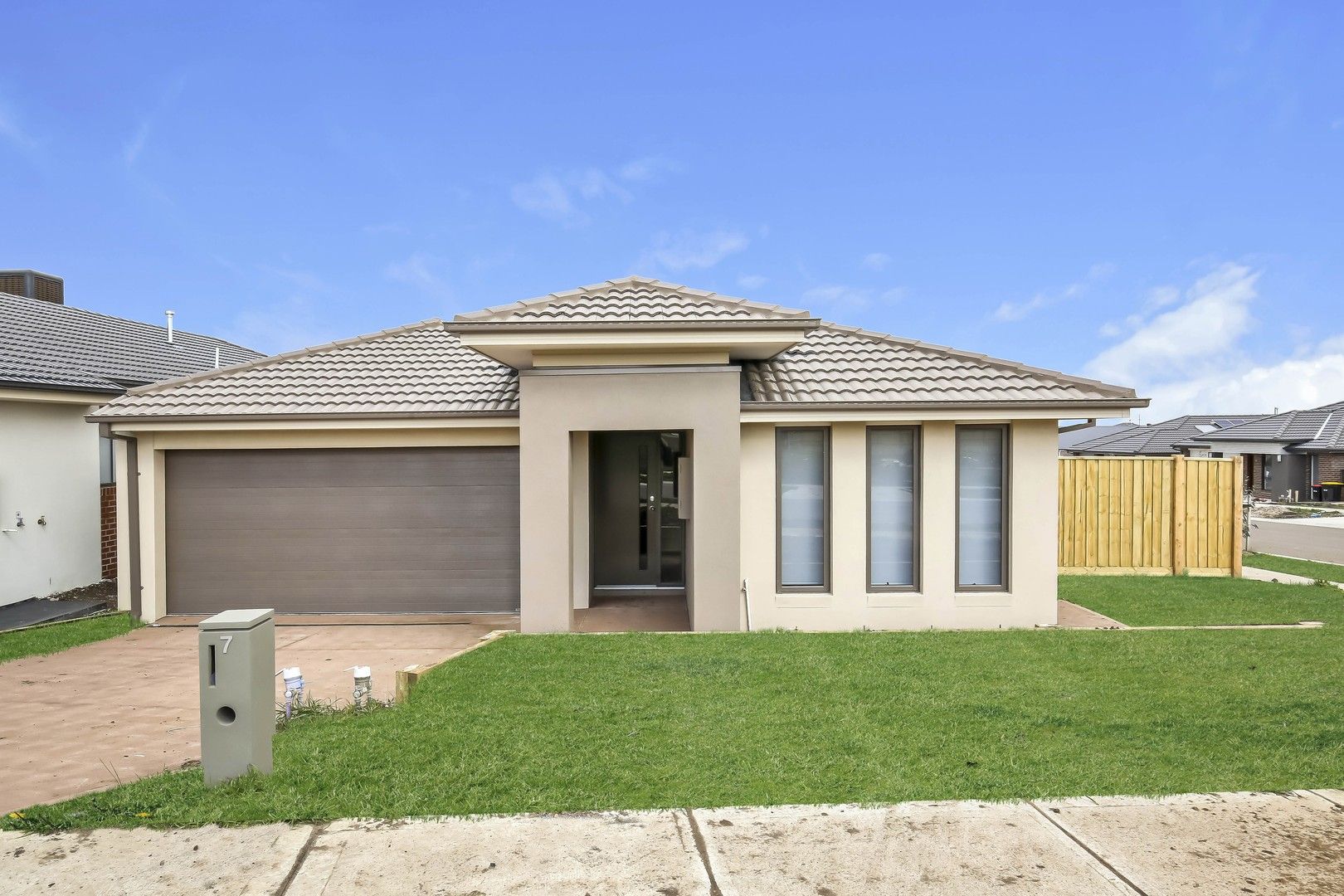 4 bedrooms House in 7 Lucknow Drive BEVERIDGE VIC, 3753