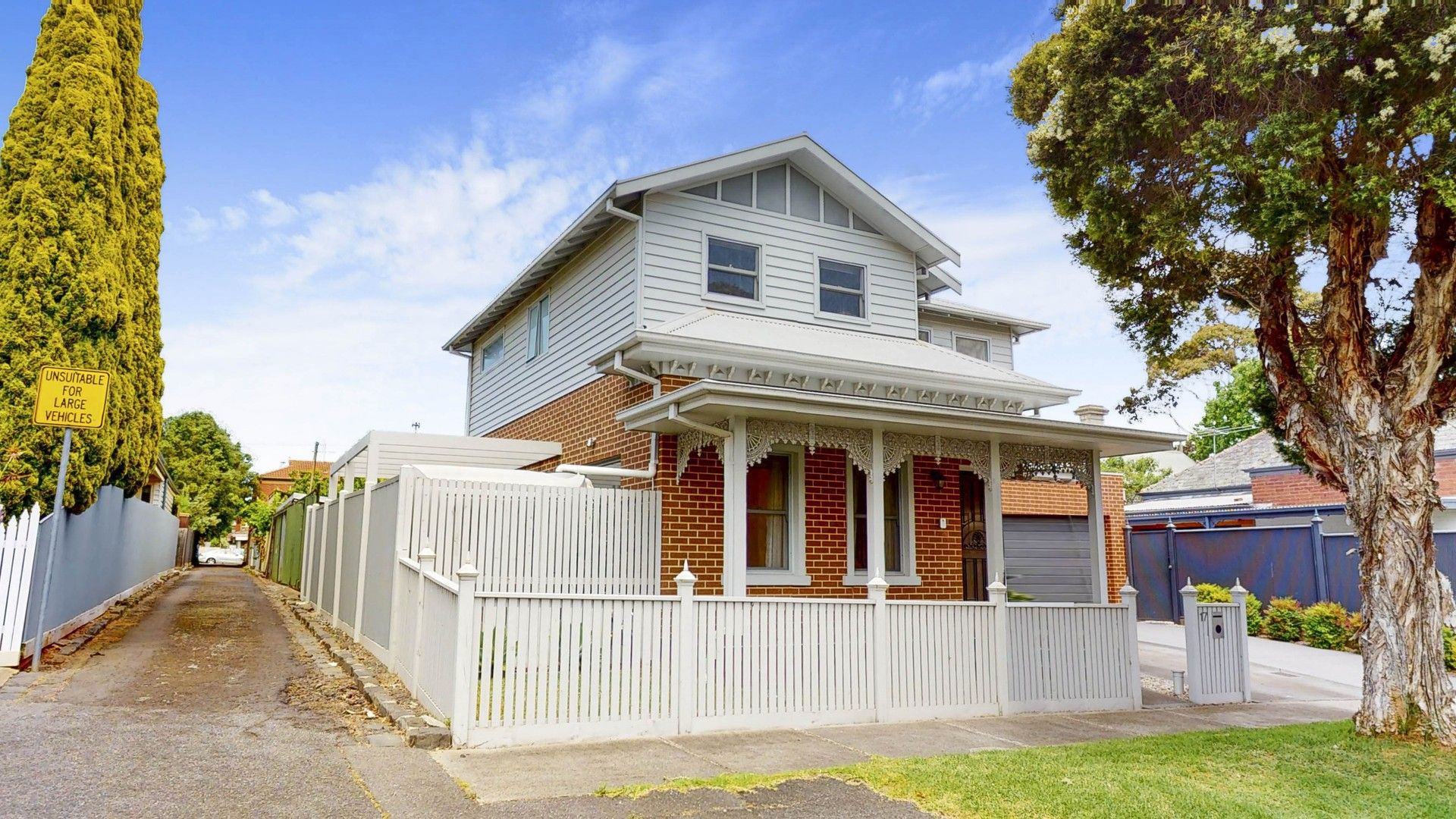 3 bedrooms House in 17 Burton Crescent ASCOT VALE VIC, 3032