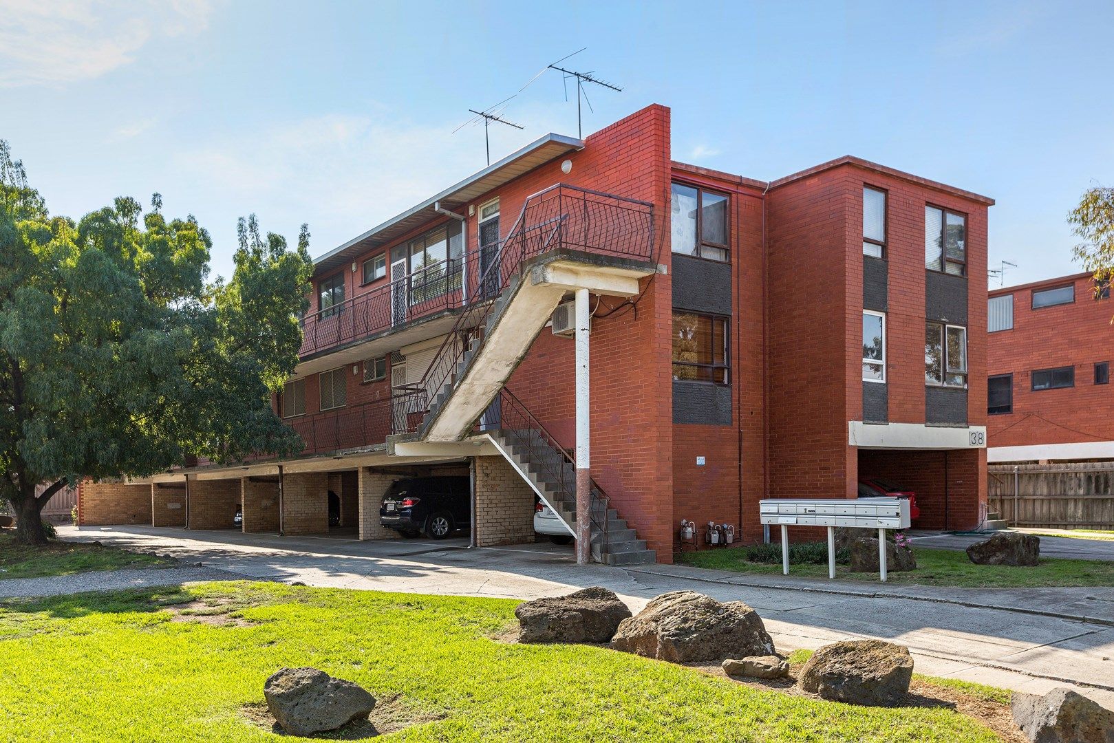 4/38 Hampton Parade, West Footscray Property History & Address