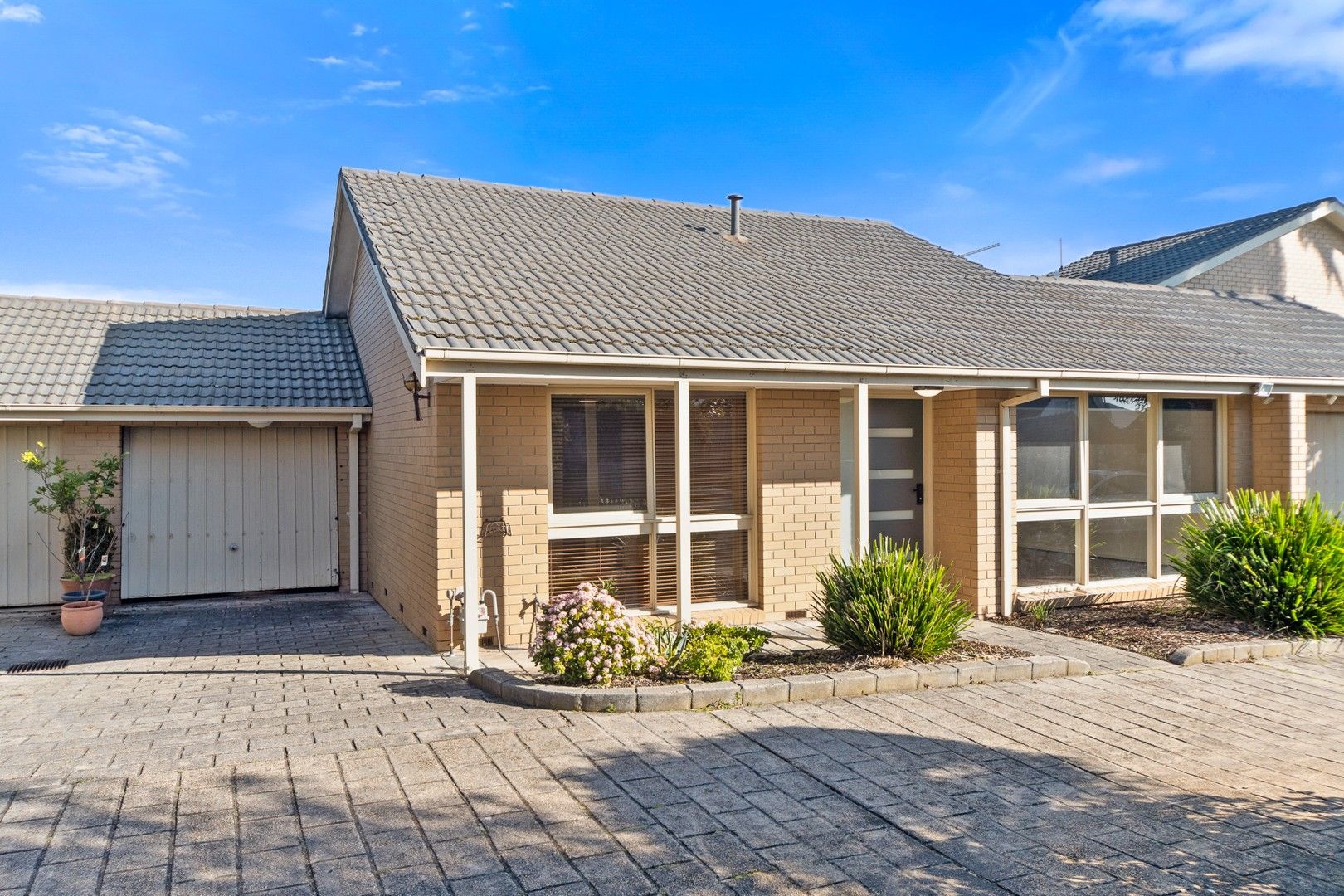 2 bedrooms Apartment / Unit / Flat in 2/17 Cliff Road FRANKSTON VIC, 3199