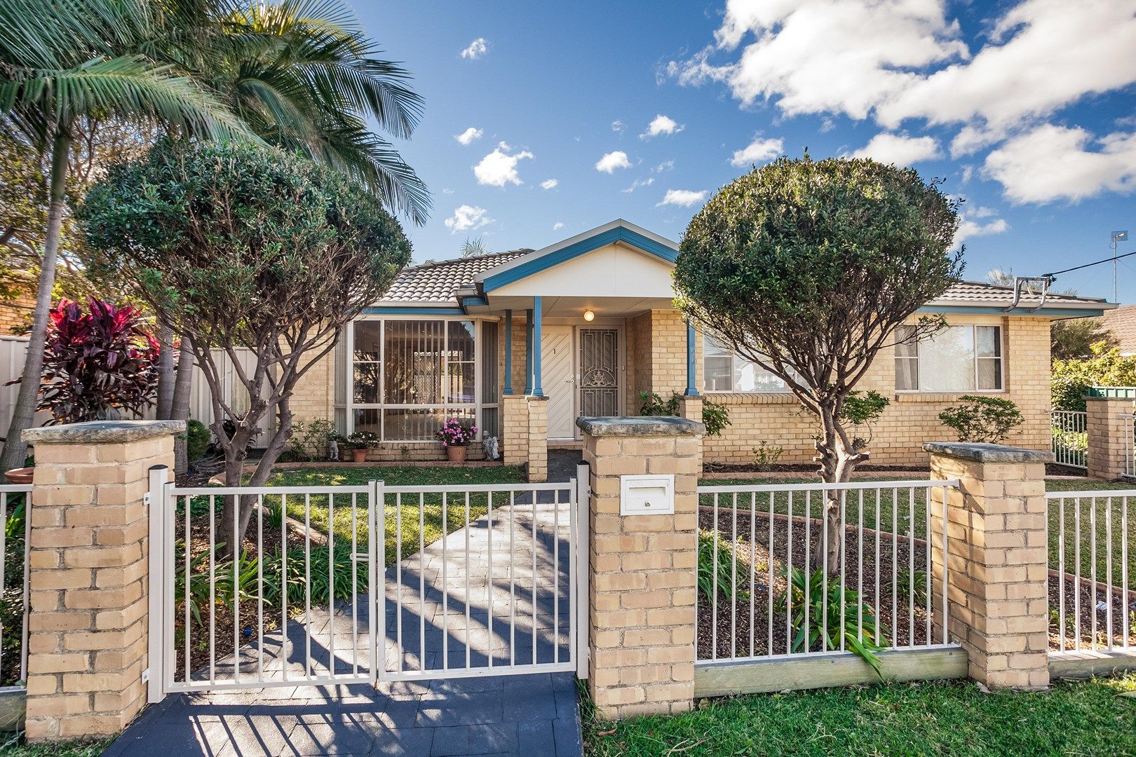 3 bedrooms Villa in 1/12 Owen Park Road BELLAMBI NSW, 2518