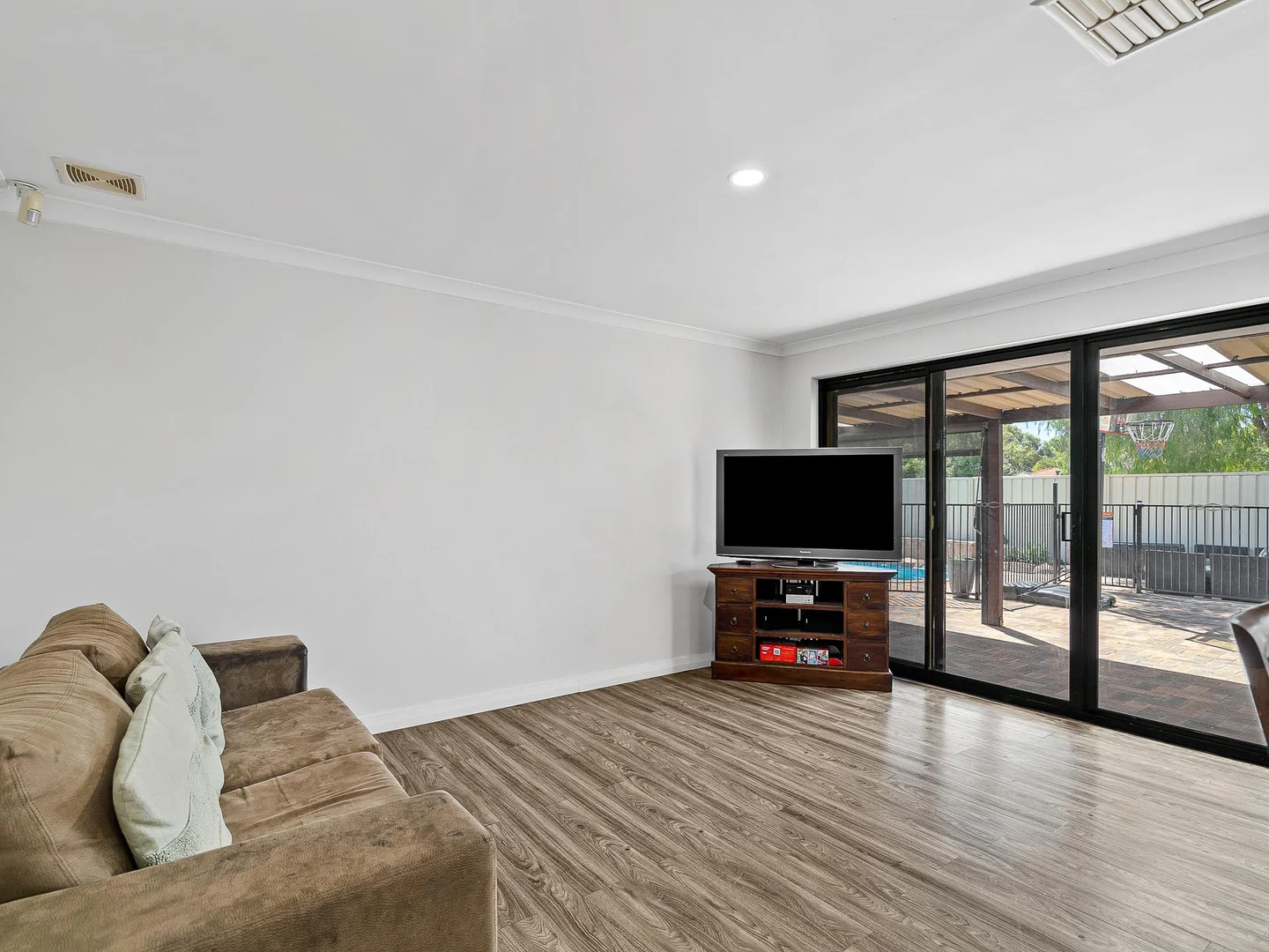 Additional image 8 of 32 Fairway Crescent, Meadow Springs WA 6210