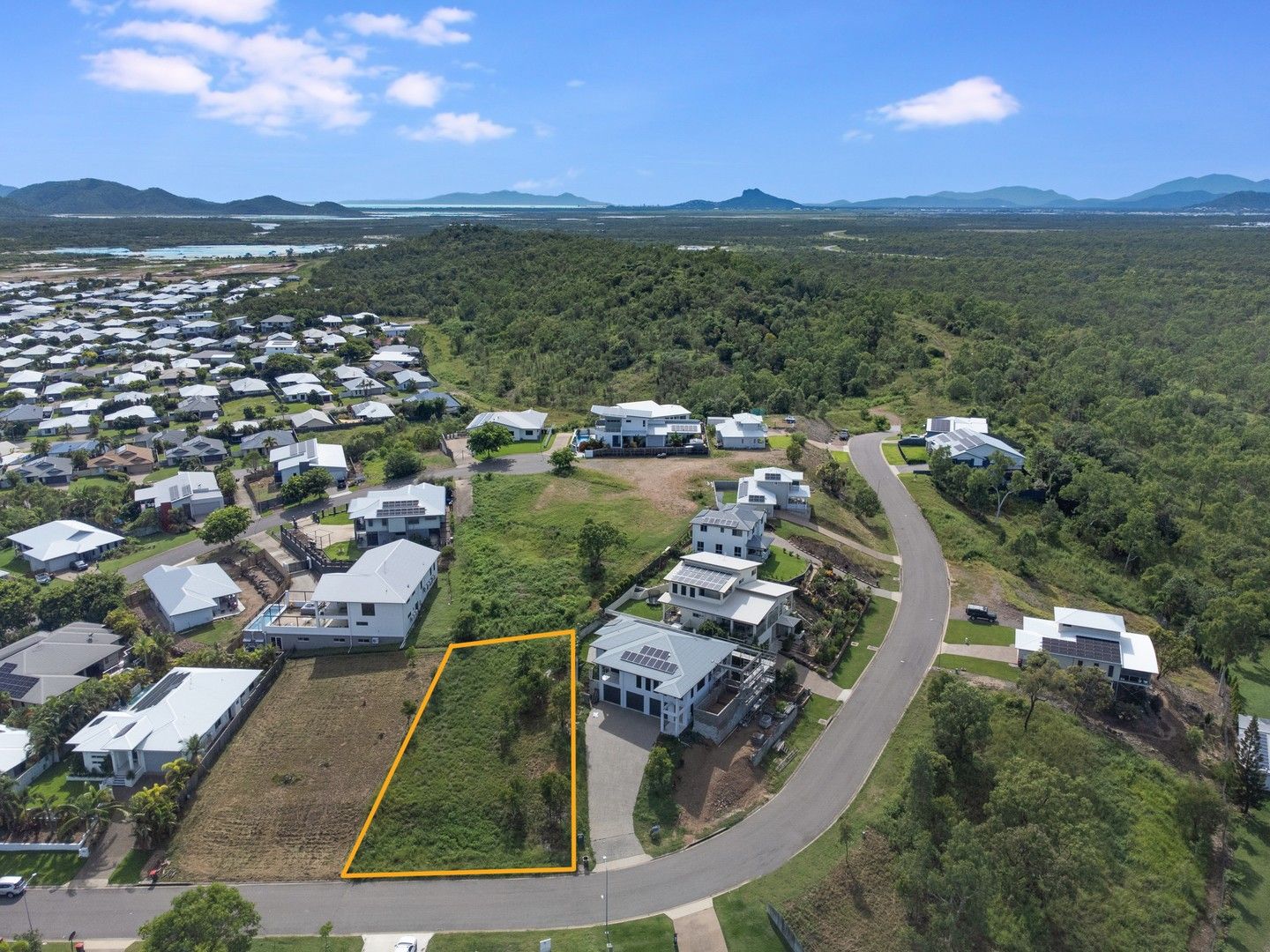 18 DEEDES CRESCENT, Bushland Beach QLD 4818 Domain