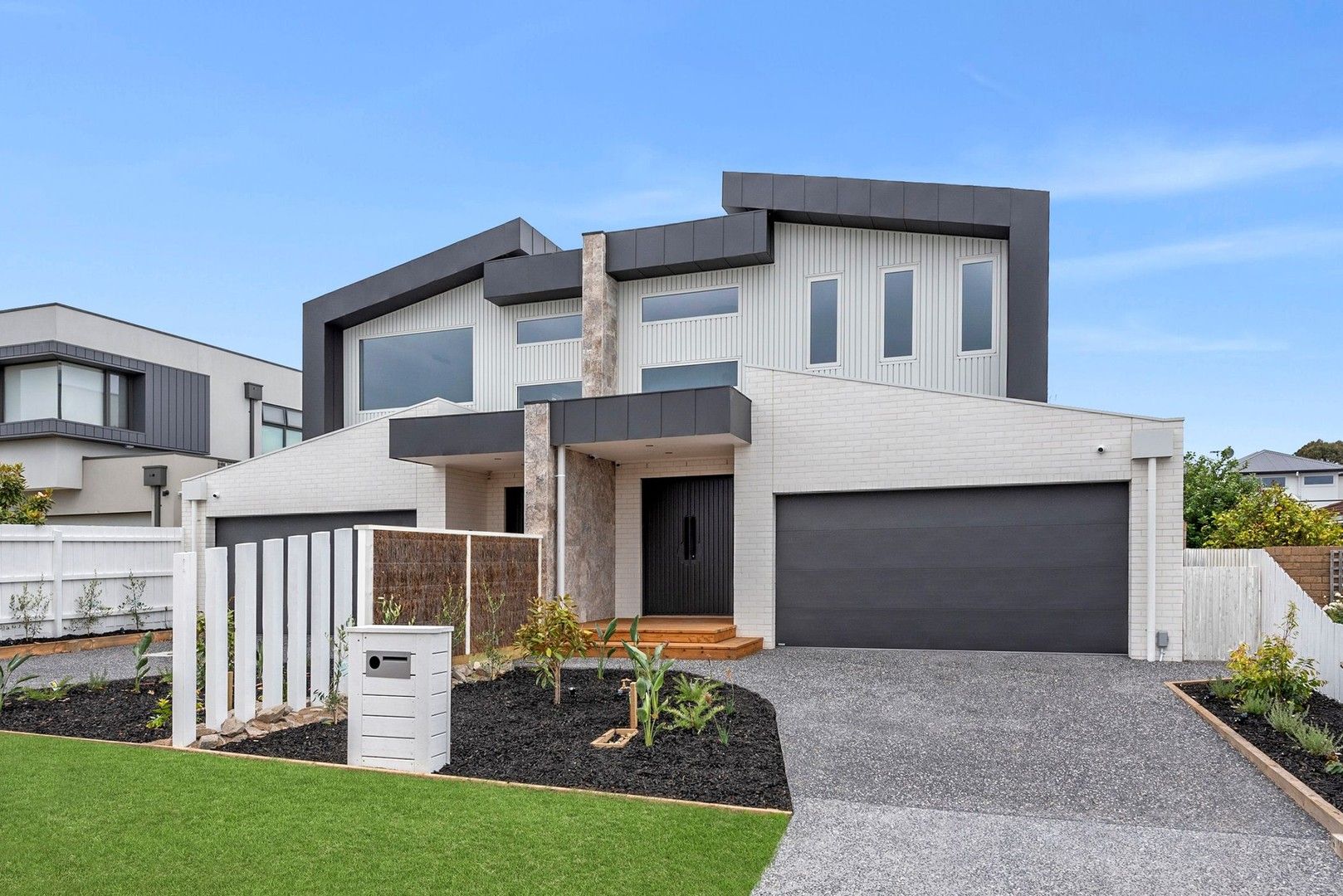 4 bedrooms House in 12 Carnoustie Grove MORNINGTON VIC, 3931