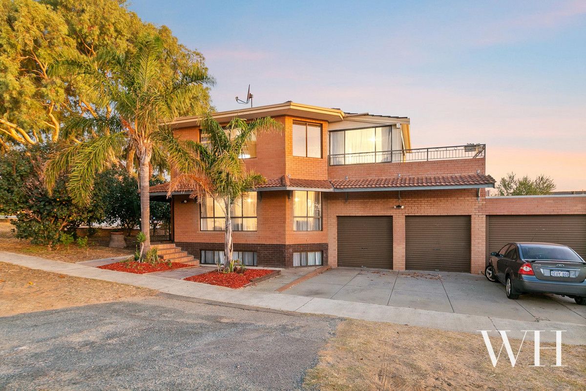 5 bedrooms House in 141 Carrington Street WHITE GUM VALLEY WA, 6162