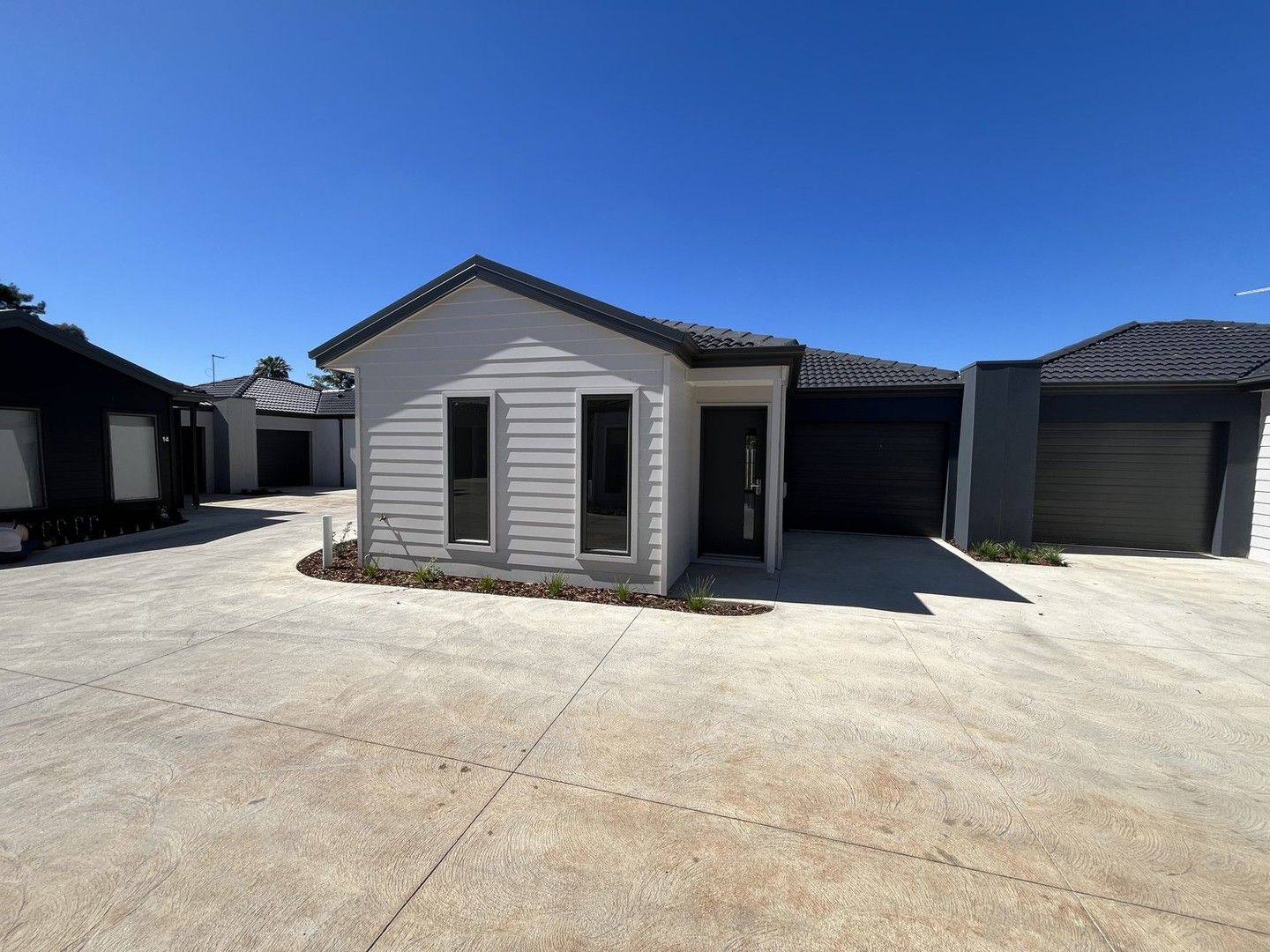 3 bedrooms Townhouse in 10 Vera Close NUMURKAH VIC, 3636