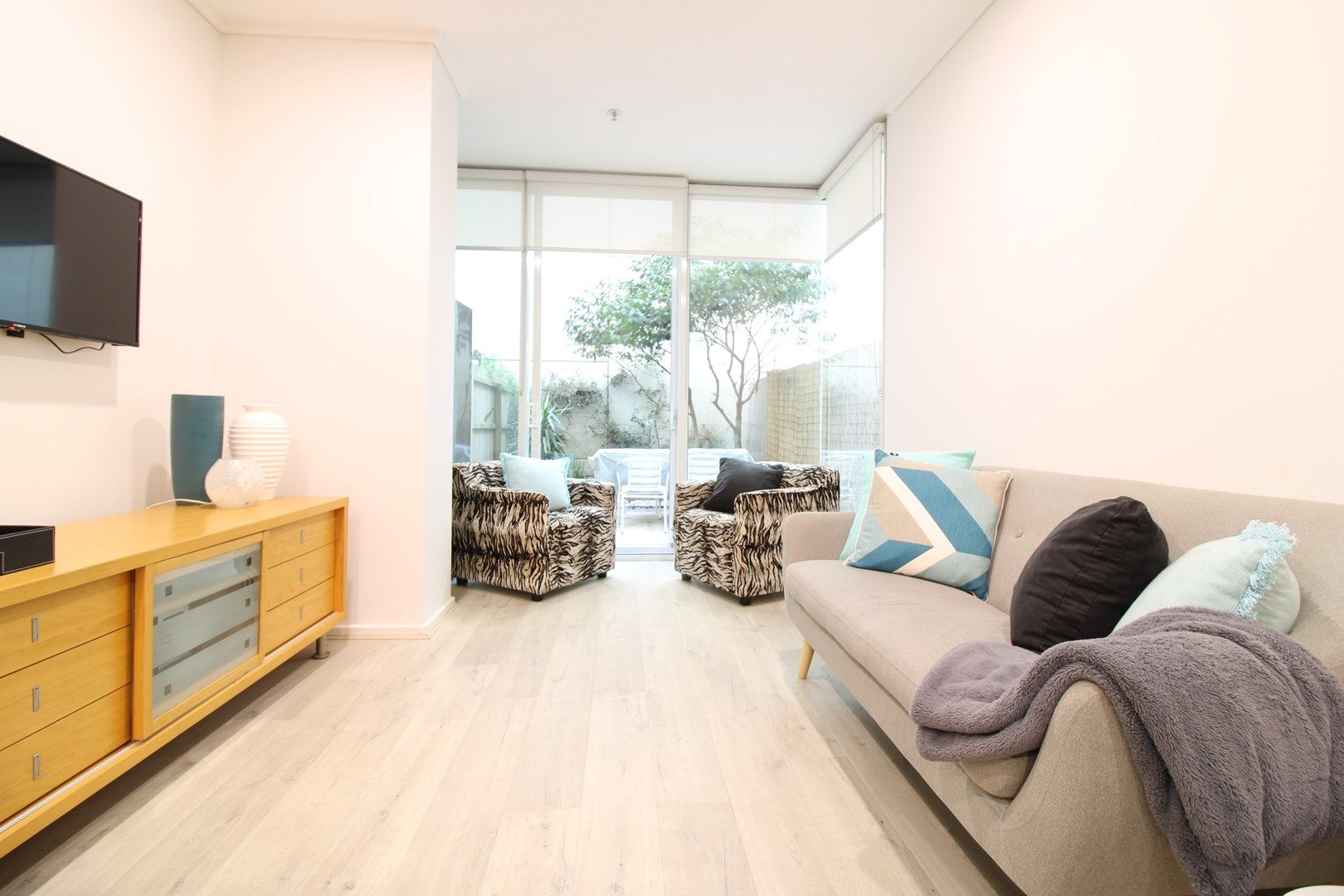 1 bedrooms Apartment / Unit / Flat in 7/83 Whiteman Street SOUTHBANK VIC, 3006