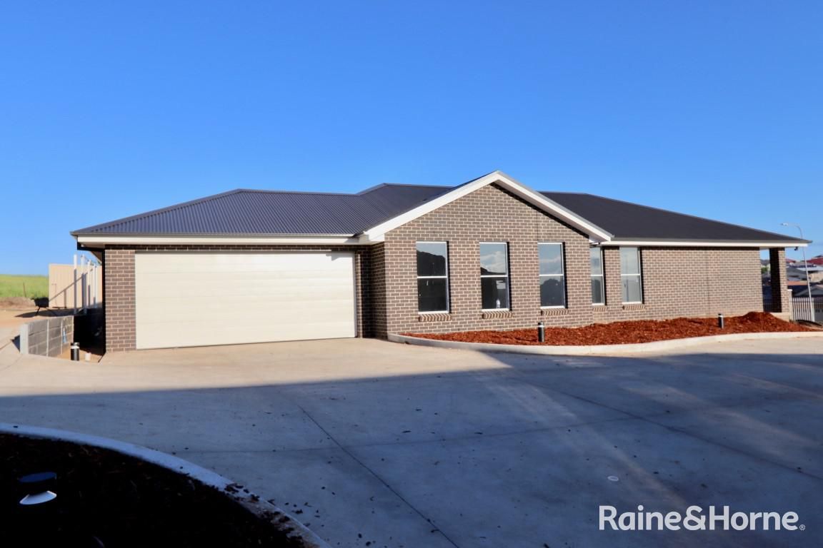 3 bedrooms Villa in 1/66 Marsden Lane KELSO NSW, 2795