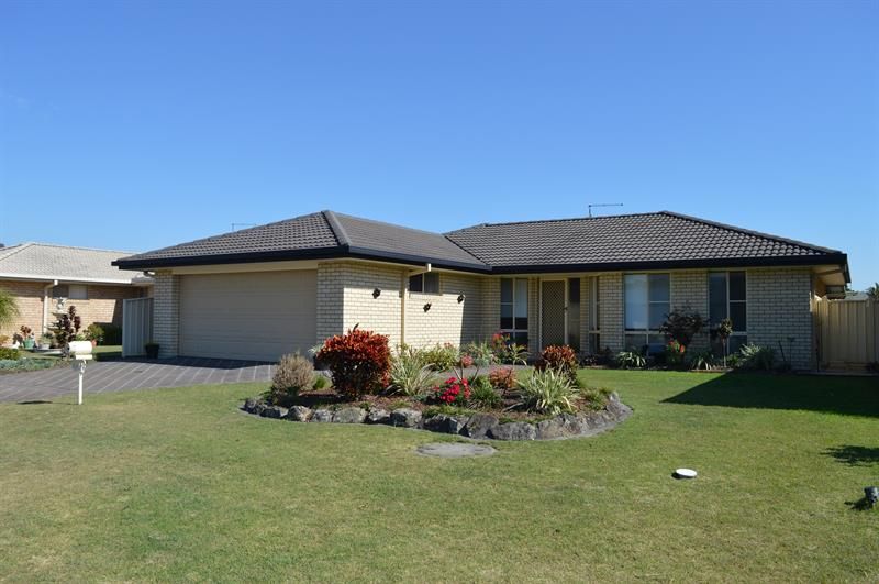 2/5A Bayview Dr, Yamba NSW 2464, Image 0