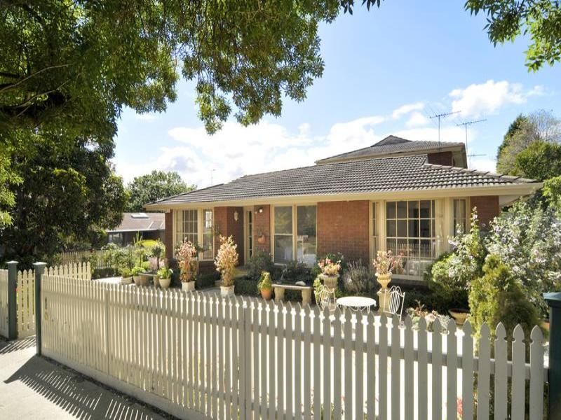 3 bedrooms Villa in 1/24 Green Street IVANHOE VIC, 3079
