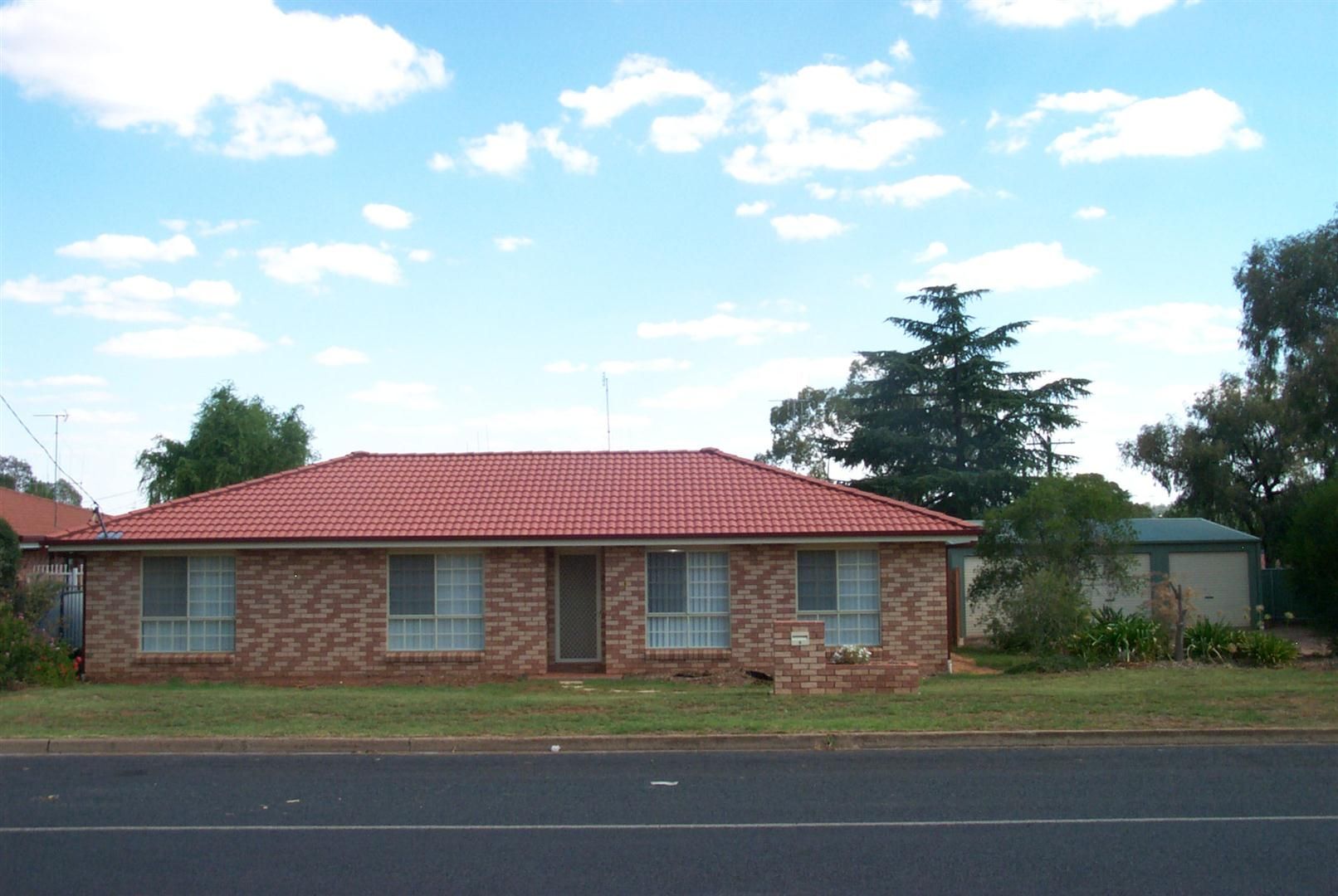 3 bedrooms House in 9 Orange Street PARKES NSW, 2870