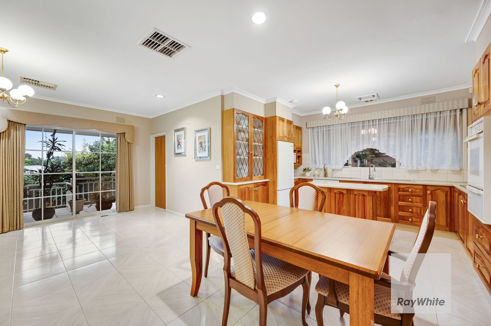 4 Costain Court, Gladstone Park VIC 3043, Image 2