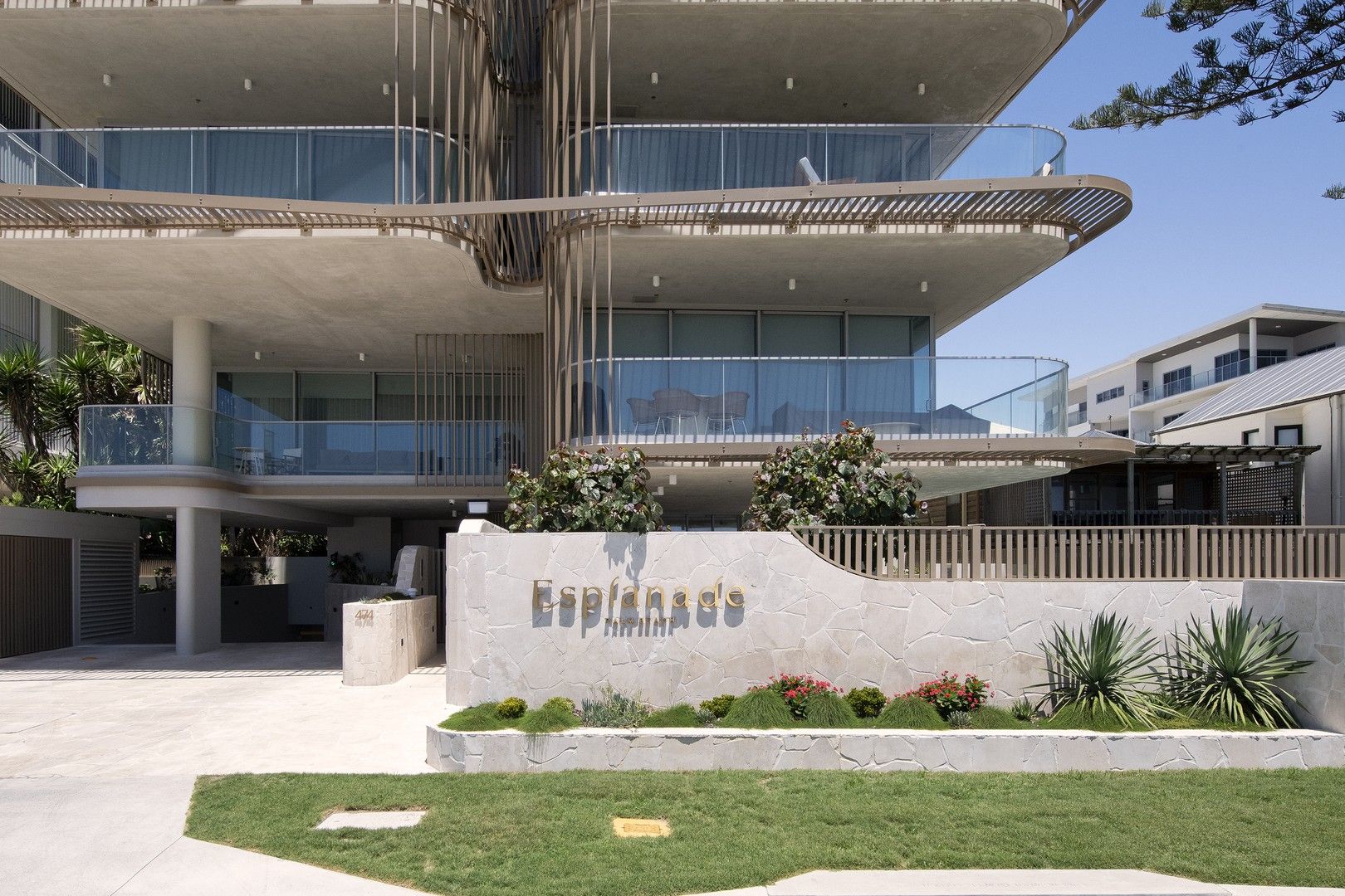 3 bedrooms House in 201/474 The Esplanade PALM BEACH QLD, 4221