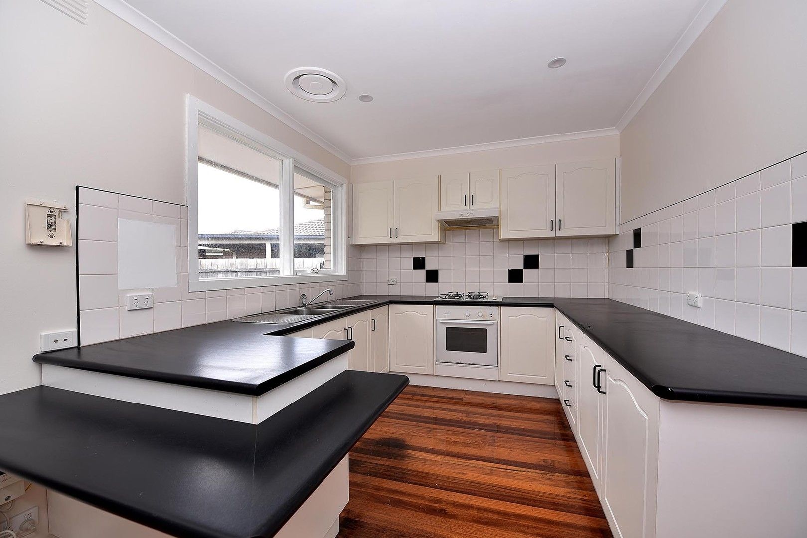 3 bedrooms Apartment / Unit / Flat in 1/9 Grayling Crescent KEYSBOROUGH VIC, 3173
