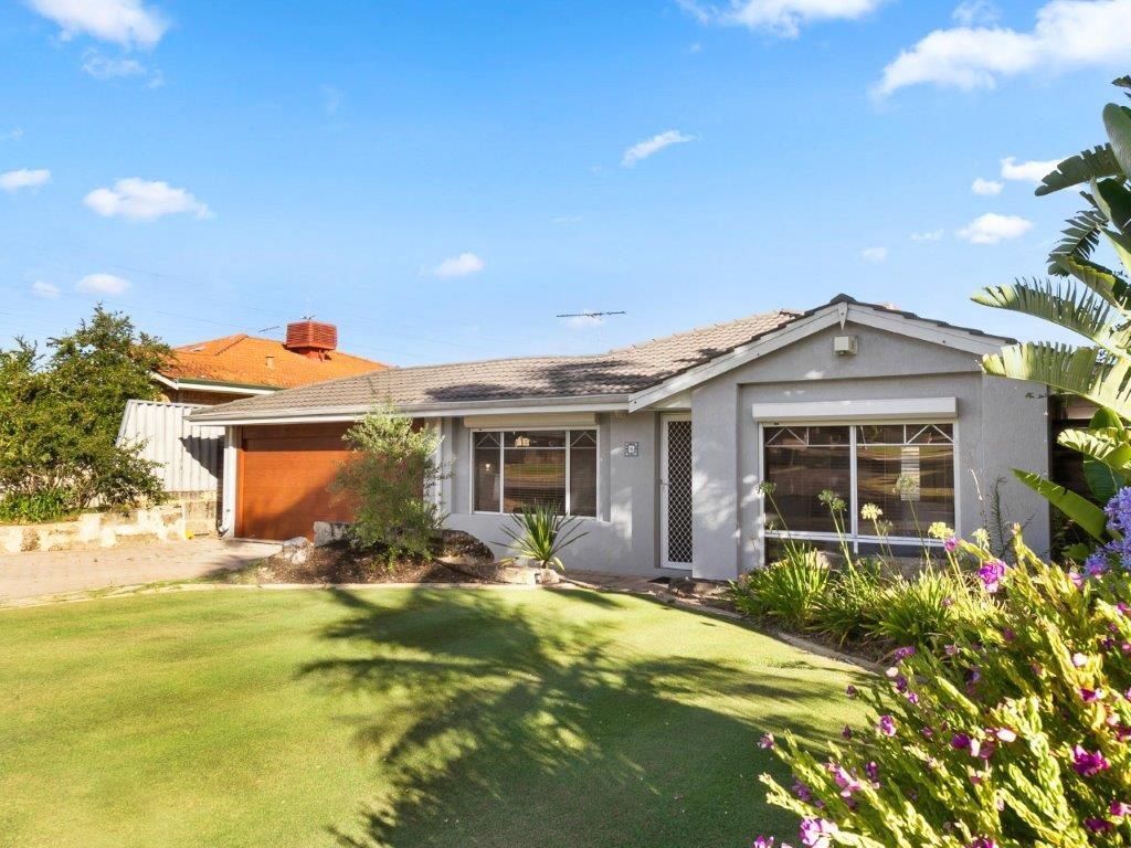 3 bedrooms House in 16 Seabrook Place SUCCESS WA, 6164