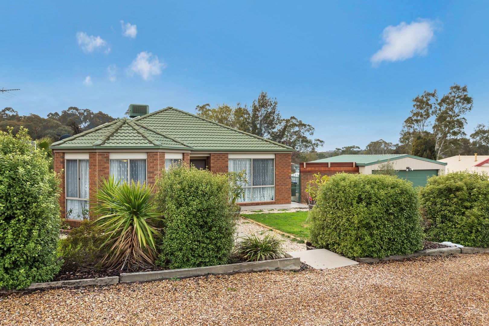 8 Julie Court, Kangaroo Flat VIC 3555