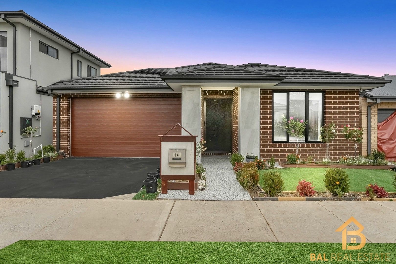 4 bedrooms House in 14 Medlar Avenue MANOR LAKES VIC, 3024