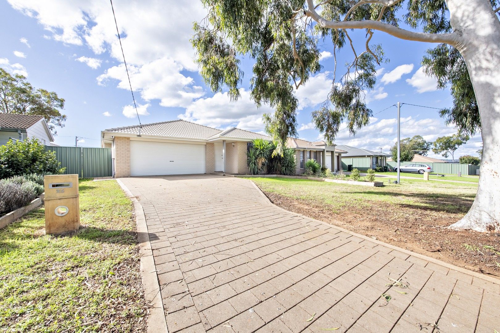 4 bedrooms House in 25 Catherine Drive DUBBO NSW, 2830
