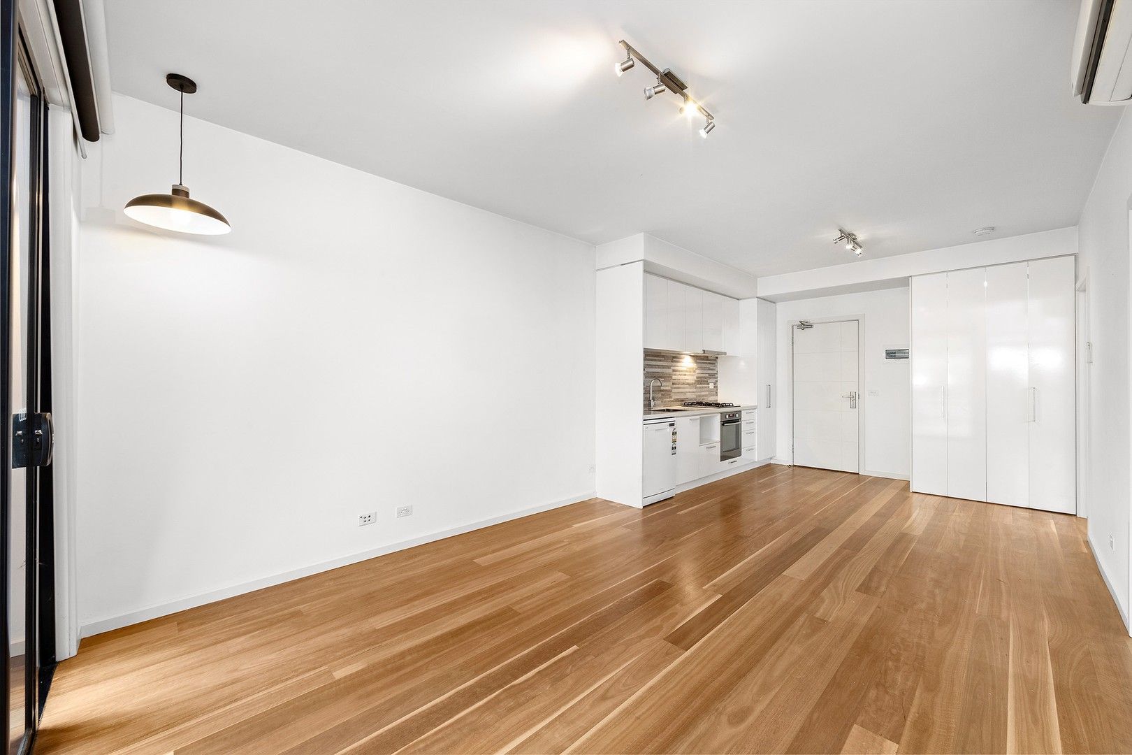 2/1 Griffiths Street, Reservoir VIC 3073, Image 1