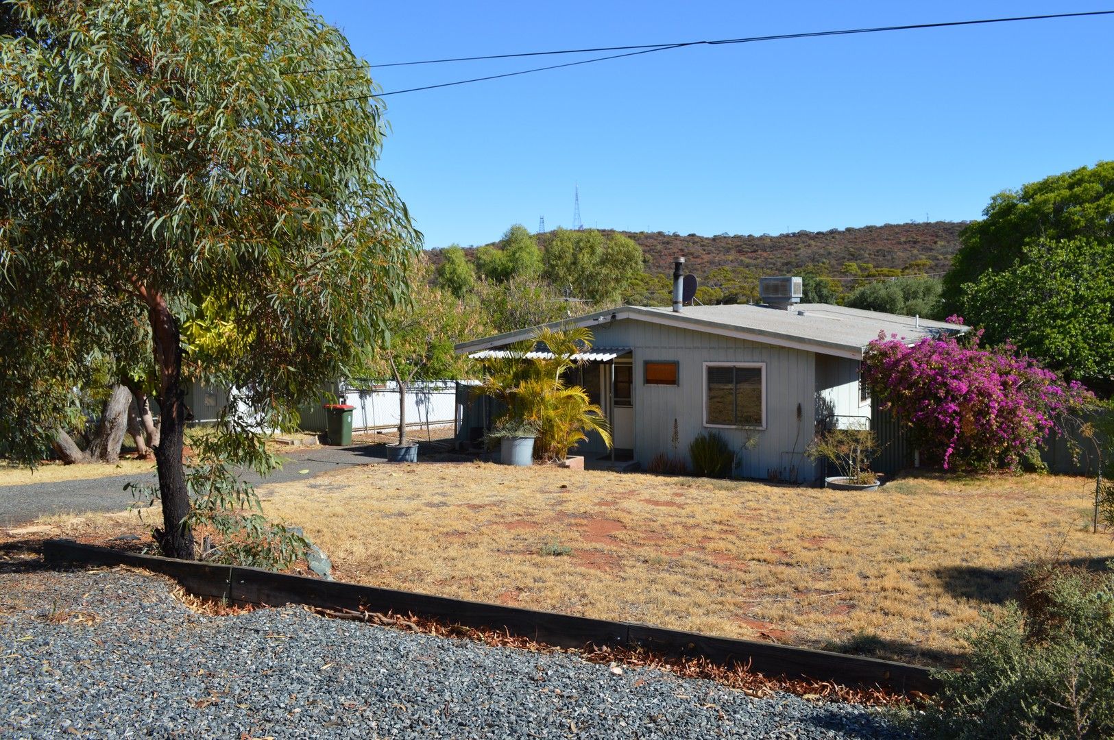 3 bedrooms House in 33 Acacia Rd KAMBALDA EAST WA, 6442
