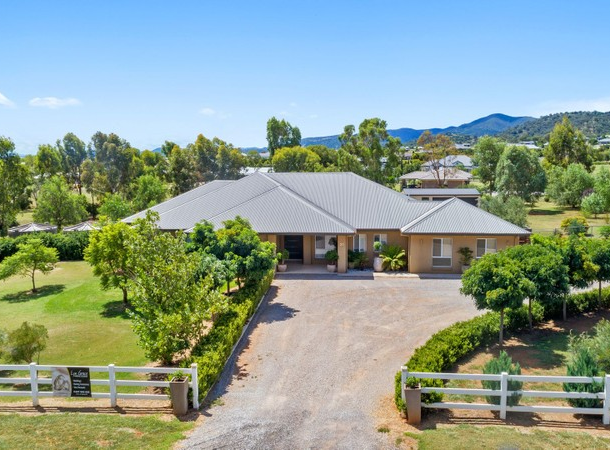 31 Sequoia Drive, Moore Creek NSW 2340